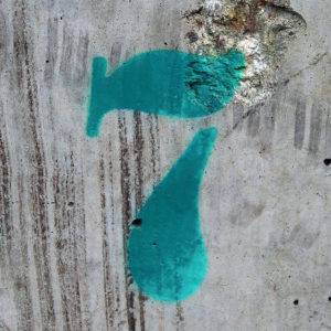 Number 7 spray painted against a concrete wall